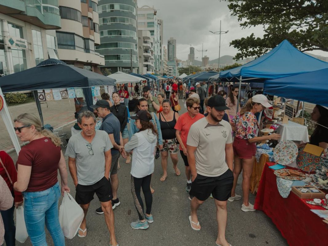 Viva Praia celebra clima de pré-Copa neste domingo em Itapema