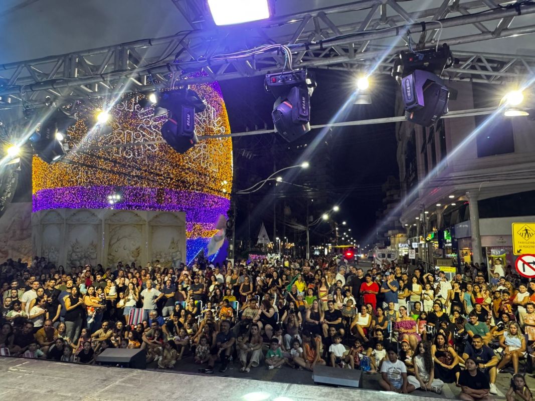 Última noite do espetáculo lota a Praça da Paz na véspera de Páscoa