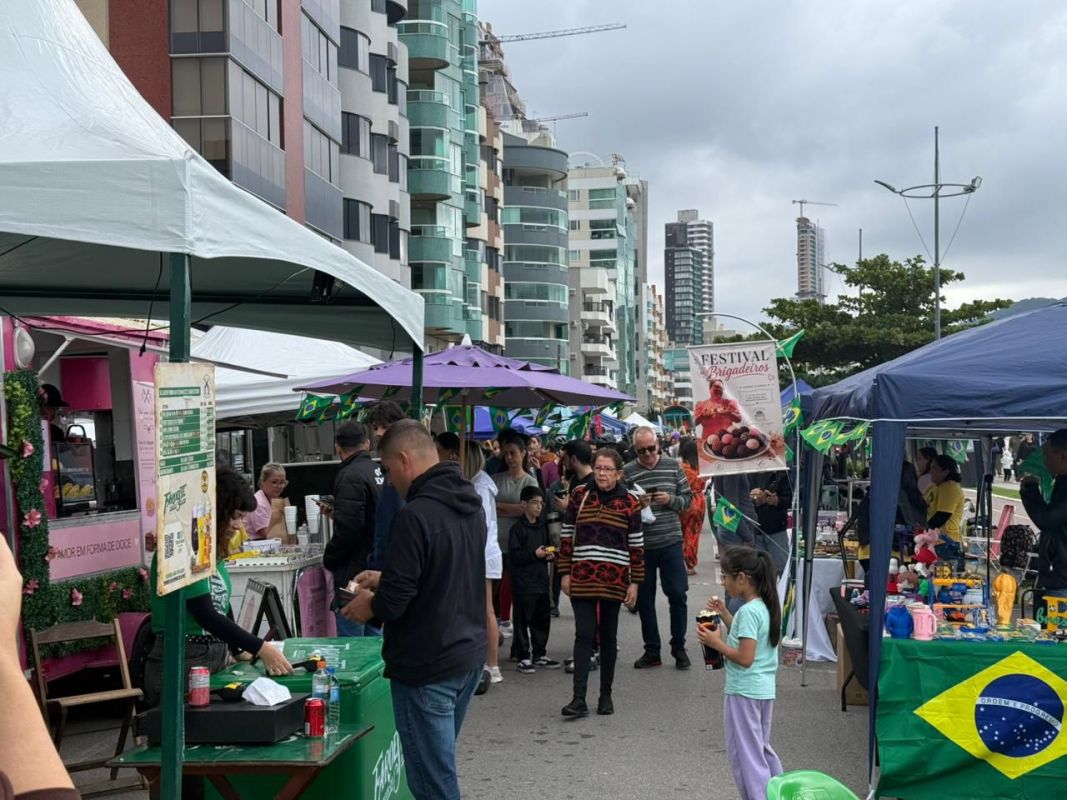 Viva Praia reúne famílias na Orla Central e celebra clima da Copa do Mundo
