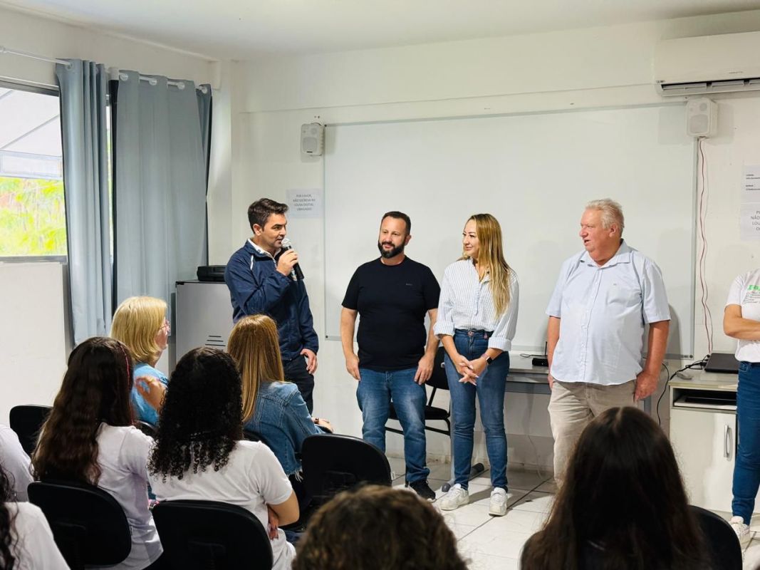 Prefeitura de Itapema inicia entrega de uniformes de inverno nas escolas municipais