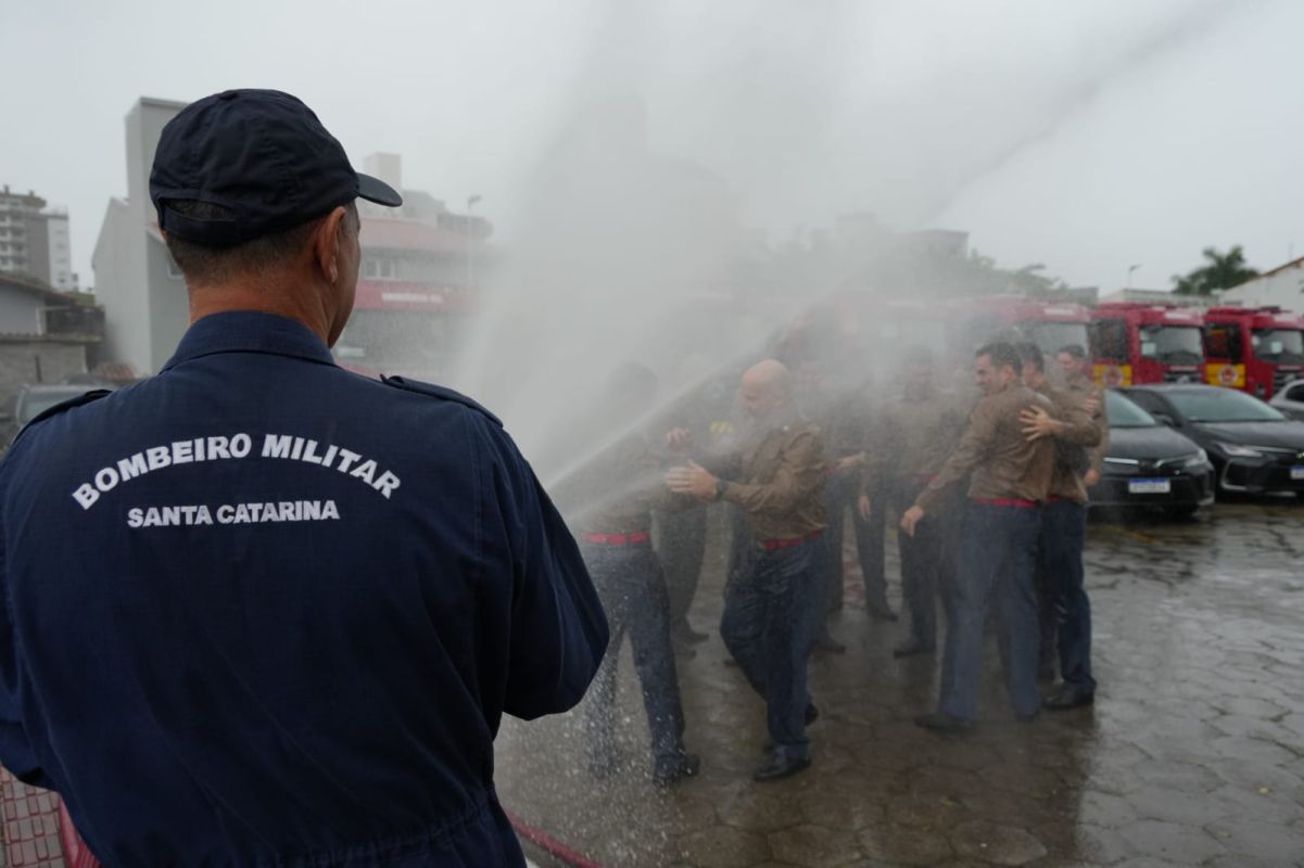 CBMSC celebra 23 anos de emancipação com a Medalha do Centenário e promoção de bombeiros militares