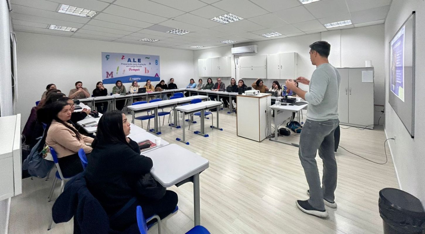 Polo UAB Itapema promove palestra sobre Inteligência Artificial na Educação para acadêmicos da UDESC