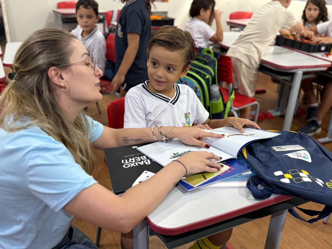 Educação de Itapema celebra o Dia Nacional do Livro Infantil com projetos de incentivo à leitura