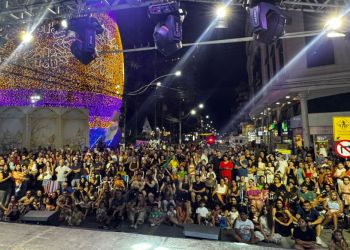 Última noite do espetáculo lota a Praça da Paz na véspera de Páscoa