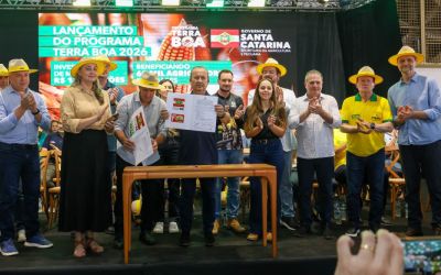 Governador anuncia R$ 137,8 milhões para o Terra Boa 2026 e entrega obras de infraestrutura no Itaipu Rural Show em Pinhalzinho