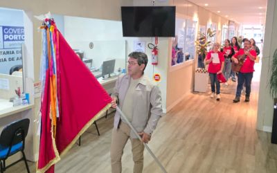 Centro Administrativo de Porto Belo recebe a Bandeira do Divino