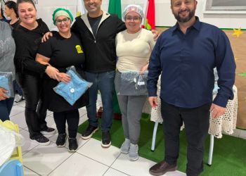 Secretaria de Educação inicia entrega de uniformes para servidores da Rede Municipal de Ensino