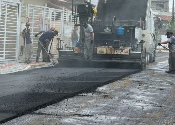 Avança Itapema impulsiona melhorias na Rua 438, no bairro Morretes, com pavimentação asfáltica