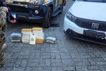 PRF intercepta carga de cocaína e maconha após tentativa de fuga no Norte do Estado 