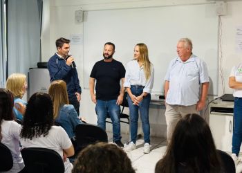 Prefeitura de Itapema inicia entrega de uniformes de inverno nas escolas municipais