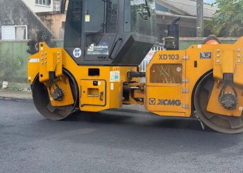 Rua 444 recebe pavimentação asfáltica no Bairro Morretes