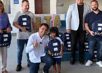 Projeto Ler & Reler inicia entrega de mochilas literárias nas escolas