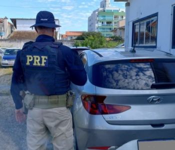 Carro roubado em SP e que circulava com placas clonadas é recuperado na BR-101 em Palhoça