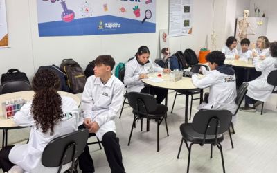 Laboratório de Ciências do CDPHI Novos Caminhos fortalecem aprendizado e incentiva a pesquisa científica