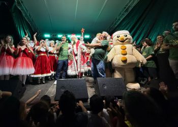 Itapema abre o Feliz Natal com Praça da Paz lotada