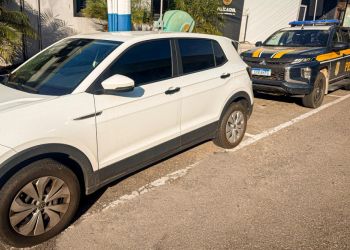 Carro roubado em São Paulo é recuperado pela PRF em Balneário Camboriú