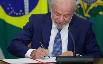 Quase dois anos depois, Lula volta atrás e zera taxa das blusinhas