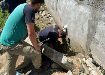 Prefeitura segue com lacres em esgotos irregulares e avança com fiscalização no bairro Ilhota