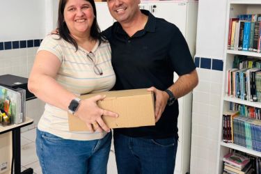 Prefeitura de Itapema realiza entrega inédita de kits para auxiliares escolares da rede municipal