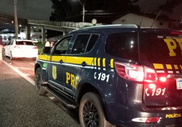 PRF detém motoristas que disputavam racha sob chuva na Grande Florianópolis