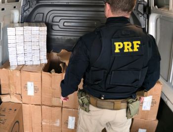 PRF flagra furgão com cigarros contrabandeados do Paraguai e R$ 88 mil em dinheiro