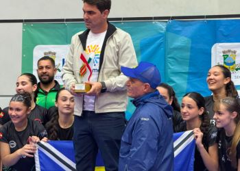 Itapema recebe Troféu Município Parceiro do Esporte durante encerramento da etapa microrregional da Olesc