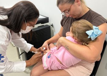 Vacinação contra a gripe está liberada para toda a população e UBSs terão horário estendido em Itapema