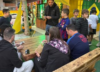 Casinha da Praça da Paz vira ponto de encontro com clima de Copa em Itapema