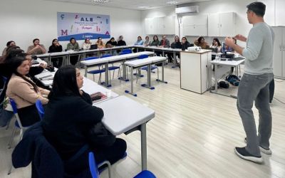 Polo UAB Itapema promove palestra sobre Inteligência Artificial na Educação para acadêmicos da UDESC