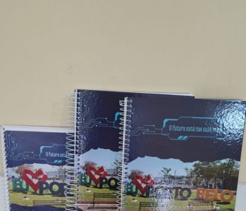 Alunos de Porto Belo recebem materiais escolares