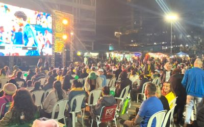 Torcida transforma Praça da Paz em ponto de encontro da Copa em Itapema