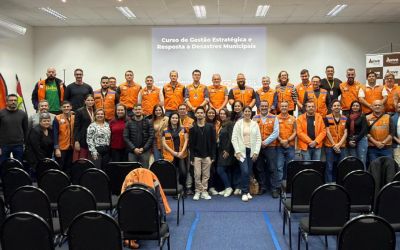 Defesa Civil de Itapema participa de capacitação estratégica sobre resposta a desastres em Blumenau