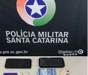 Durante rondas nesta tarde no bairro Morretes, a guarnição da Polícia Militar avistou duas adolescentes e um homem em atitude suspeita.