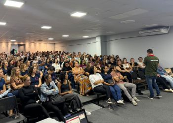 Professores e funcionários participam de formação da Lei Lucas em Itapema
