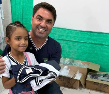 Itapema inicia entrega dos uniformes de verão para alunos da Rede Municipal